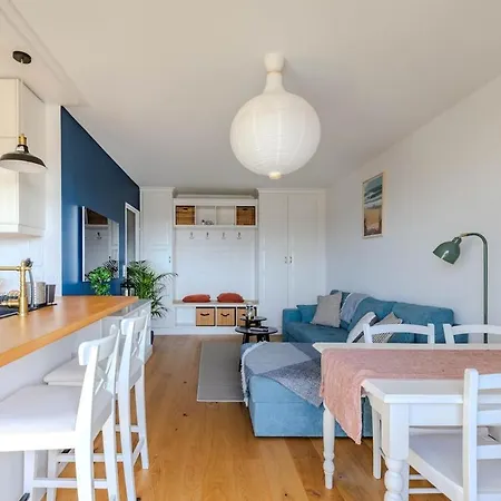 Lejlighed For 4 Pers - 15 Min From Airport & Center - Balcony - Pv Parking