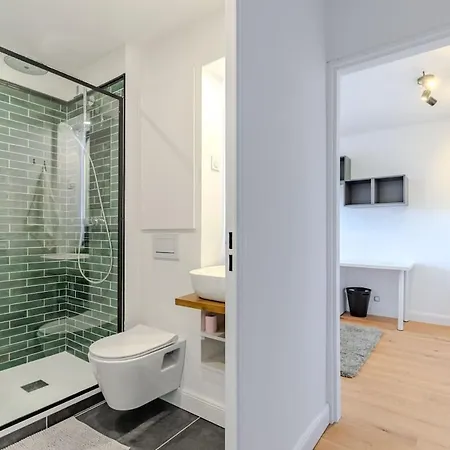 For 4 Pers - 15 Min From Airport & Center - Balcony - Pv Parking Apartamento