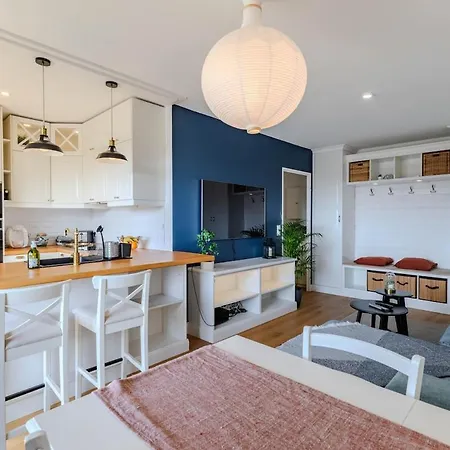 For 4 Pers - 15 Min From Airport & Center - Balcony - Pv Parking Lejlighed *