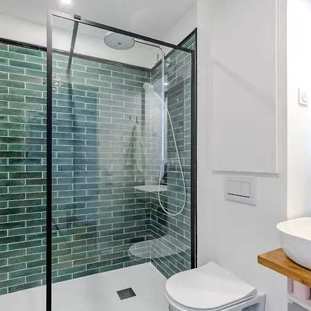 For 4 Pers - 15 Min From Airport & Center - Balcony - Pv Parking