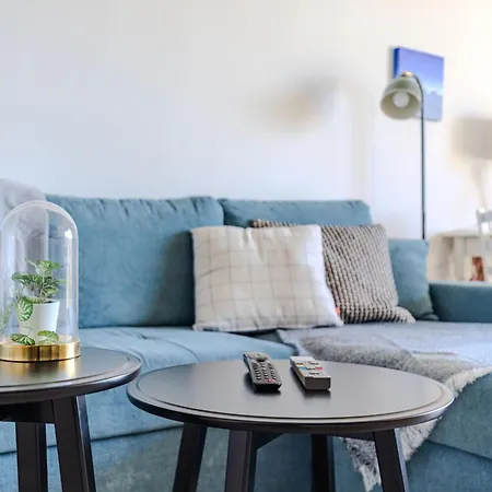 Apartamento For 4 Pers - 15 Min From Airport & Center - Balcony - Pv Parking *
