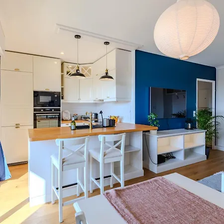 Lejlighed For 4 Pers - 15 Min From Airport & Center - Balcony - Pv Parking